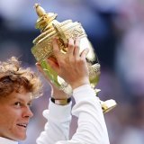 Jannik Sinner a remporté dimanche son premier Wimbledon KEYSTONE/EPA/TOLGA AKMEN